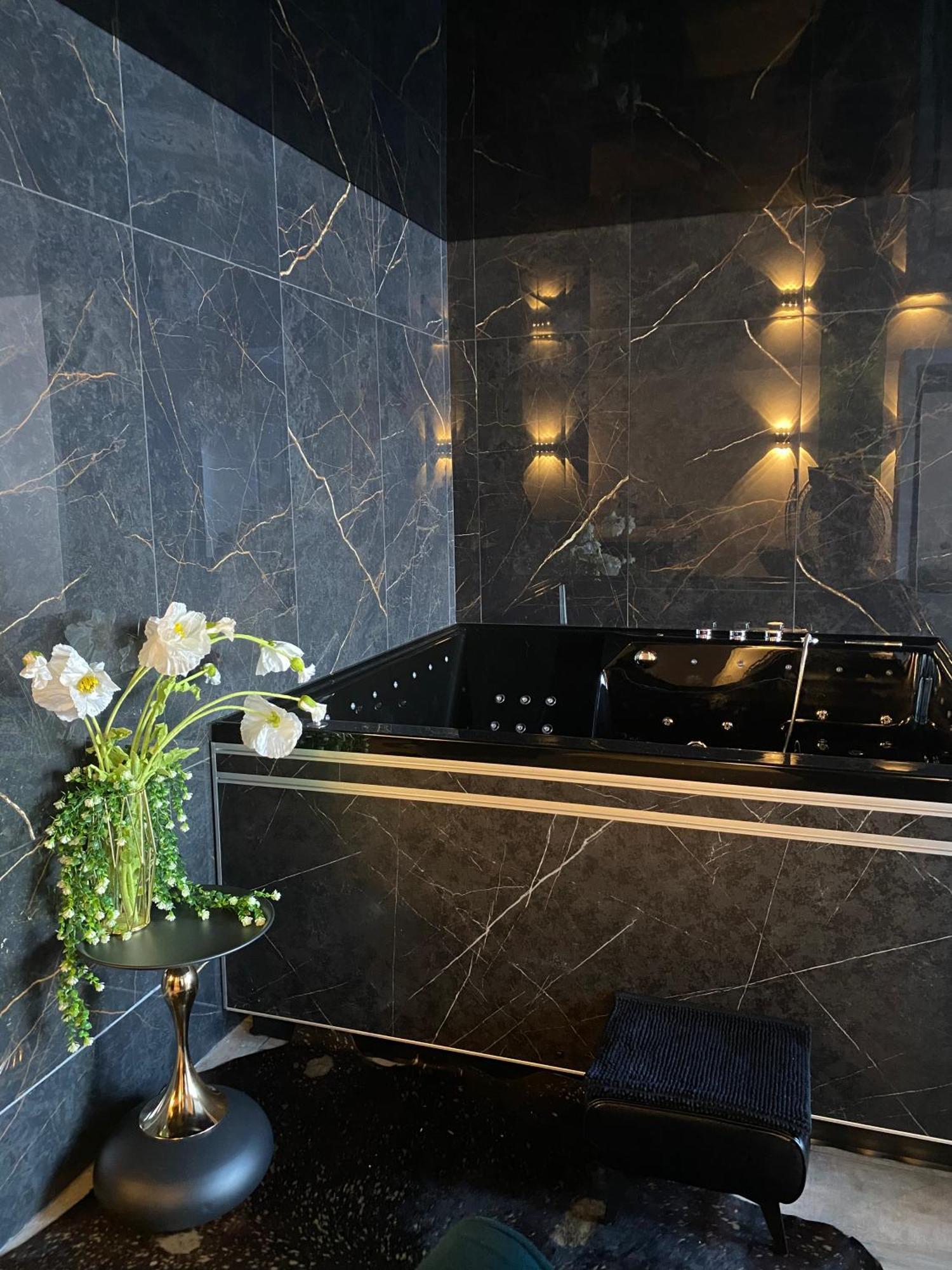 La Ronde Des Bois - Romance Et Bien Etre - Jacuzzi Privatif-Piscine-Patio Mellecey エクステリア 写真