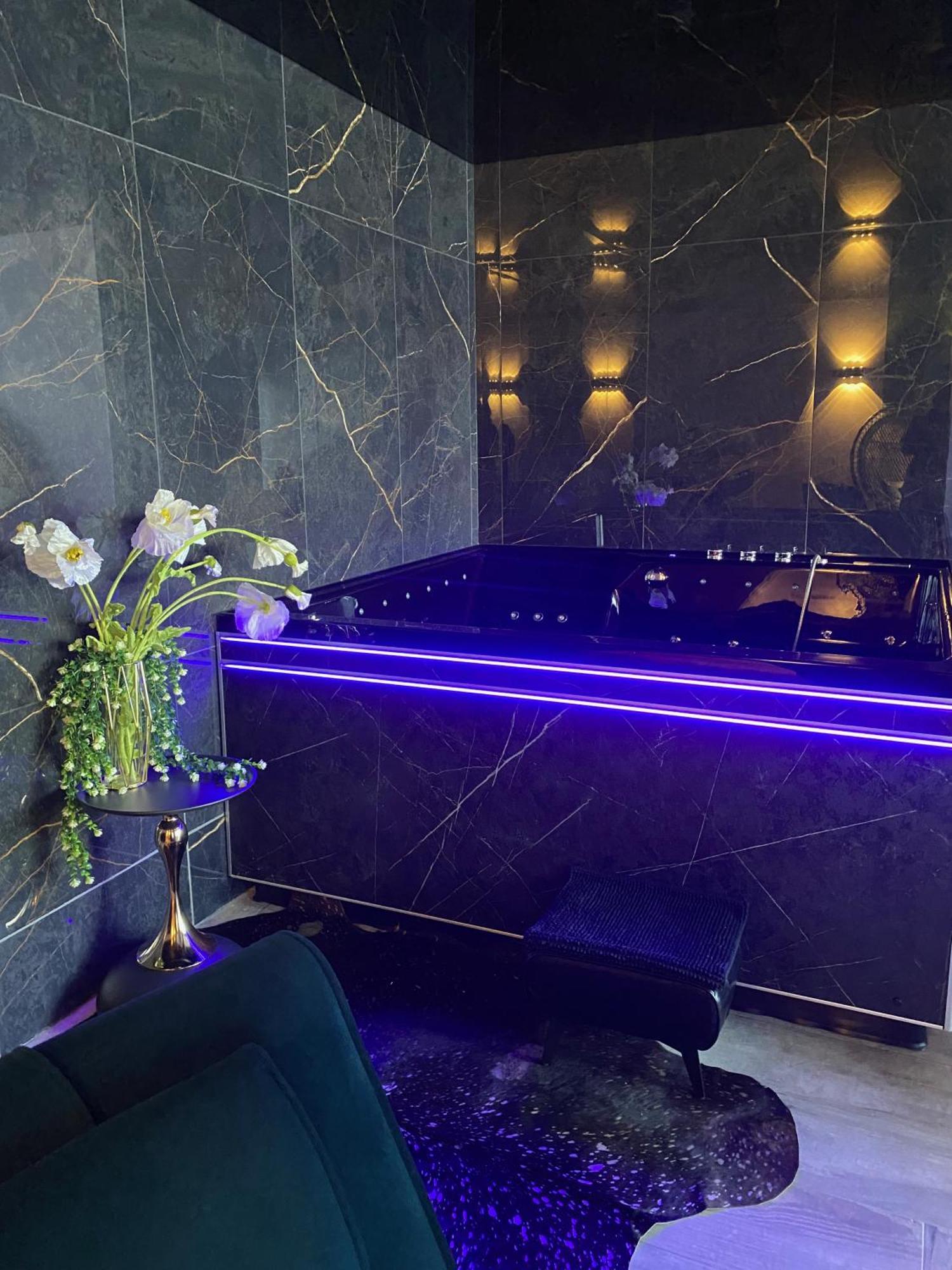 La Ronde Des Bois - Romance Et Bien Etre - Jacuzzi Privatif-Piscine-Patio Mellecey エクステリア 写真